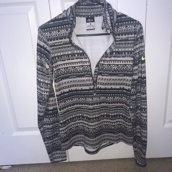 Nike top - Picture 1 of 2